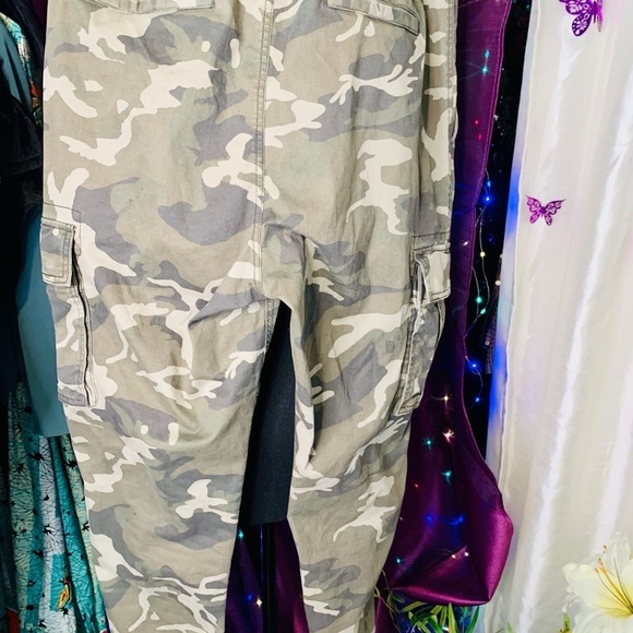 💜3/25 Old Navy Cargo Pants Jogger Style Green Size L - Picture 2 of 4